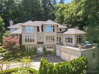 Lakemont Craftsman with Breathtaking Views