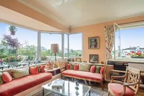 Top-Floor Apartment with a Large Terrace