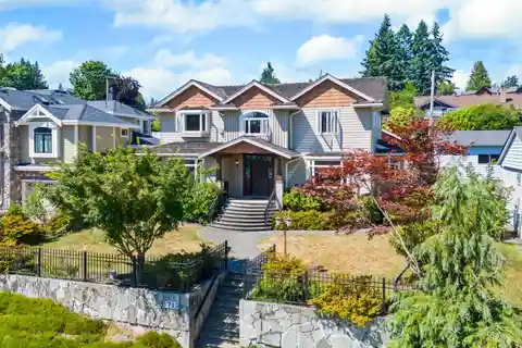 Custom-Built Home in Deer Lake Place