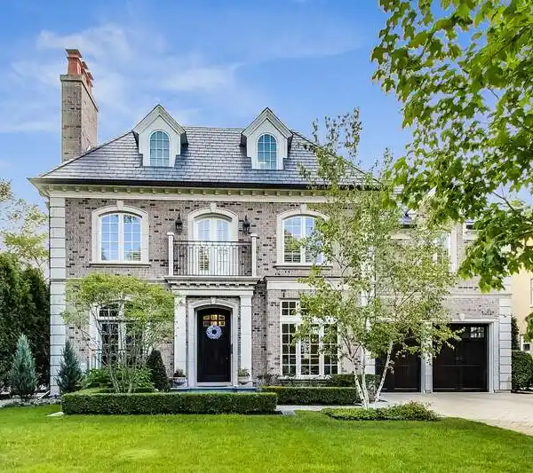 STUNNING HOME IN EAST KENILWORTH