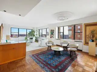 Expansive Sun-Flooded Corner Apartment