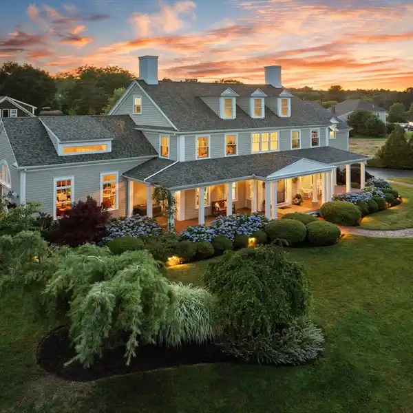 EXQUISITE CUSTOM COLONIAL