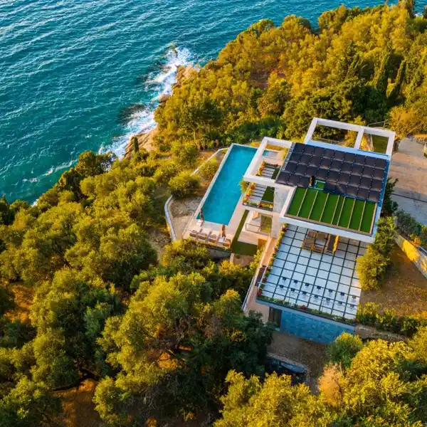 LUXURY BEACHFRONT VILLA IN CORFU