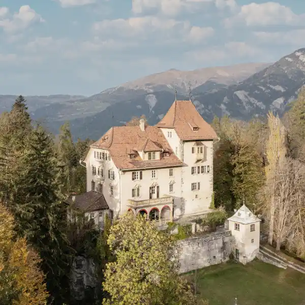 BEAUTIFUL CASTLE »TAGSTEIN« IN GRAUBüNDEN