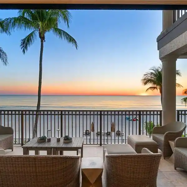 BEAUTIFUL DIRECT BEACHFRONT HOME ON BONITA BEACH