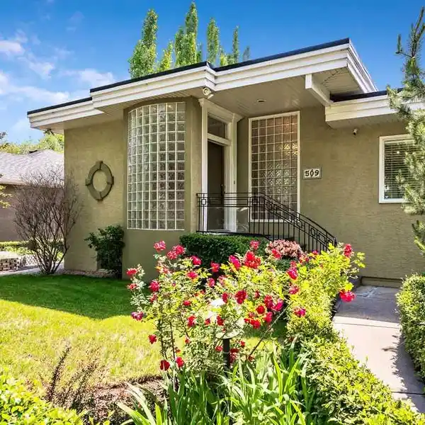 EXCITING OPPORTUNITY IN THE HEART OF RENFREW