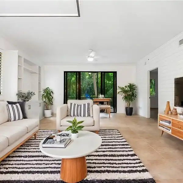 LUXURIOUS COASTAL LIVING AT NAPLES BAY RESORT