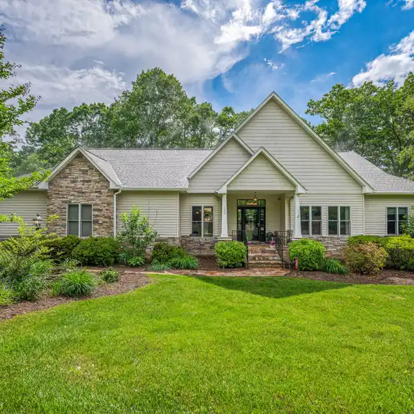 MULTI-LEVEL COMFORT AMIDST SCENIC SEASONAL BEAUTY