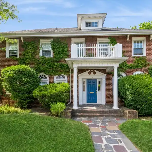 BEAUTIFULLY MAINTAINED CENTER HALL COLONIAL