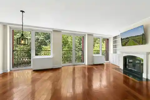 Full Floor Loft-Style Condominium Residence