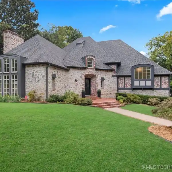 EXQUISITE EUROPEAN HOME WITH KOI POND