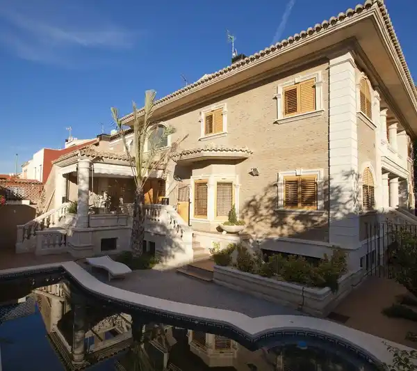 EXTRAORDINARY PROPERTY IN PICANYA