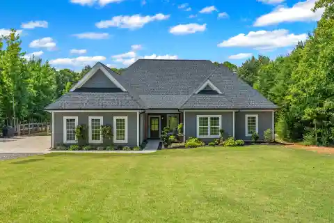 Escape to the Tranquility of Country Living