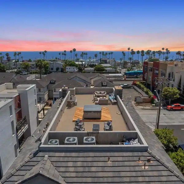 THE ULTIMATE IN COASTAL LIVING