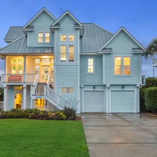 VIBRANT COASTAL LIVING IN LAFFITE’S COVE