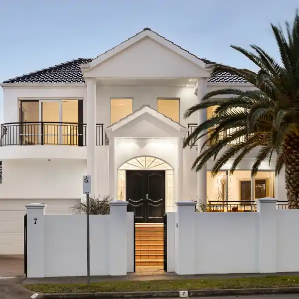 LOW-MAINTENANCE LUXURY WITH IMPRESSIVE SCALE