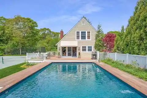 Lovely Rental Close to the Village and Beach