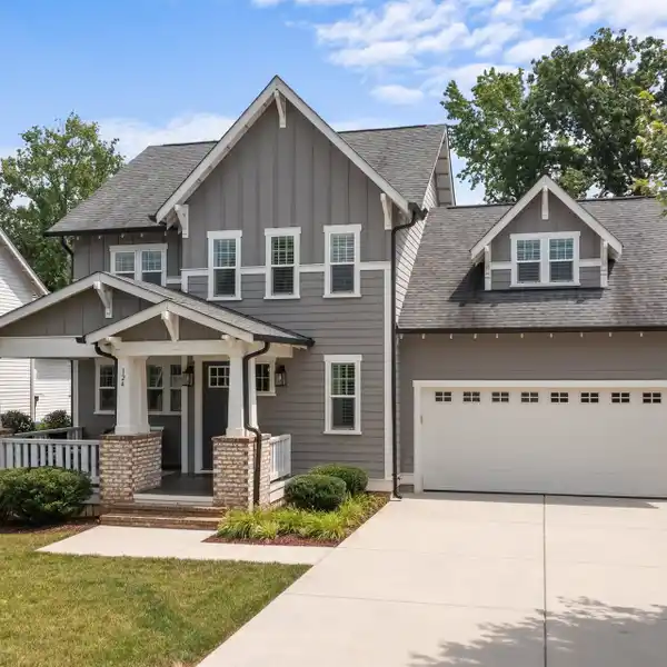 IMPECCABLE CRAFTSMAN COTTAGE IN THE RESERVE AT LANGTREE