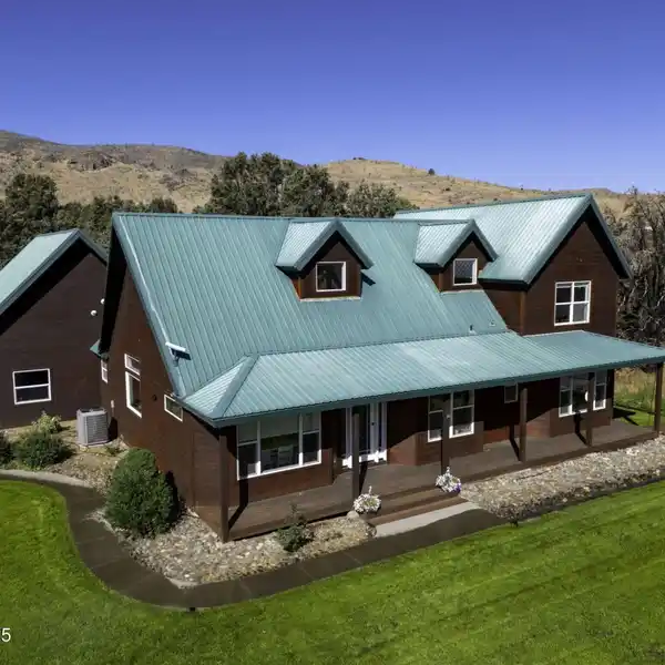 TAHOE MOUNTAIN-STYLE LIVING IN SPRING VALLEY