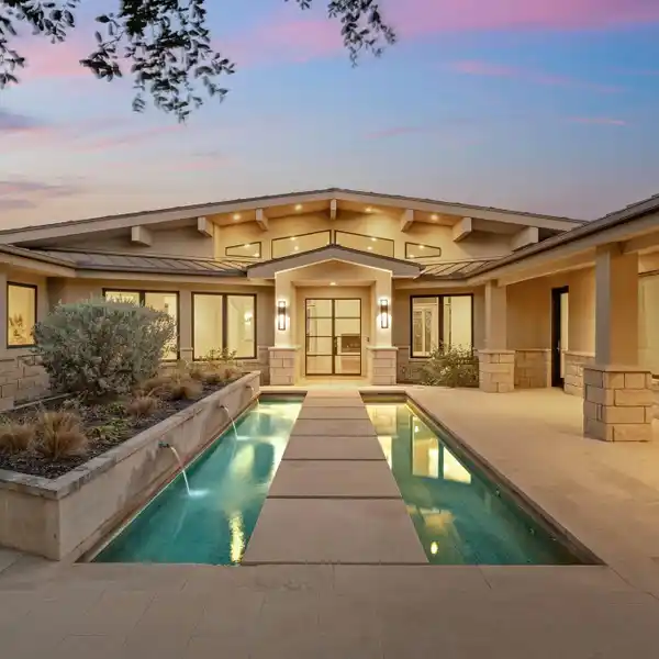 SINGLE-LEVEL BEAUTY IN ROB ROY