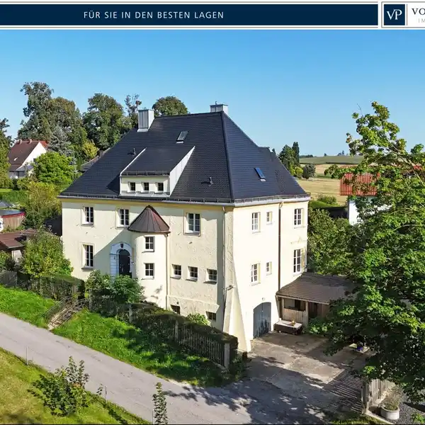 STATELY COUNTRY VILLA IN NEOCLASSICAL STYLE