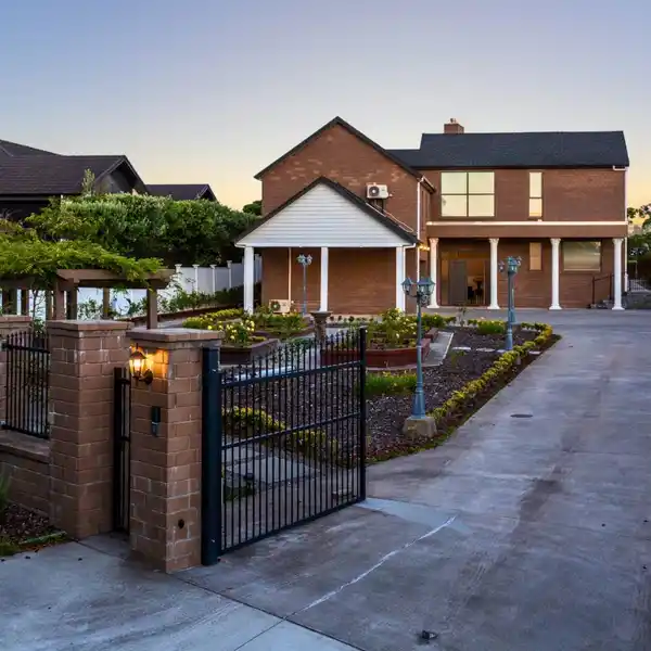 LUXURY COASTAL LIVING
