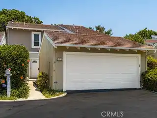 Beautifully Maintained 2-Story Townhouse