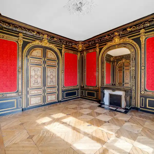 CLASSIC ELEGANCE IN 1850S VERSAILLES MANSION