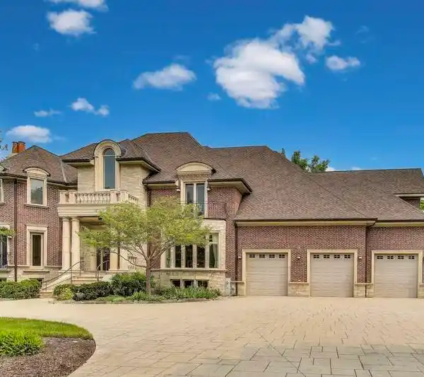 EXTRAORDINARY RIVERWOODS ESTATE