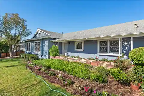Lovingly Maintained Home in West Floral Park