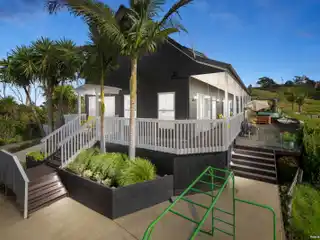 Modern Country Elegance on Sprawling Acreage