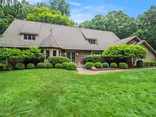 Majestic Home on a Wooded Oasis