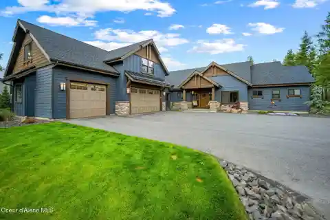 Modern Living Meets Northwest Mountain Charm