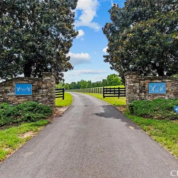 50-ACRE EQUESTRIAN RETREAT