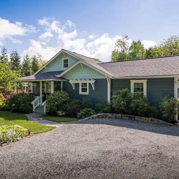 CHARMING 1930 COTTAGE NEAR DOWNTOWN