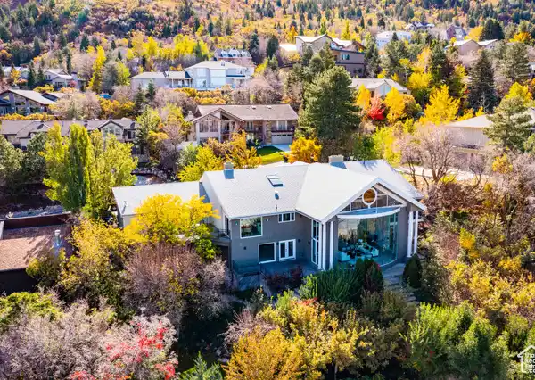 MOUNTAIN CALM WITH EXPANSIVE CITY VIEWS