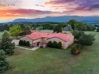 Rare Gem with Mountain Views and Guest House