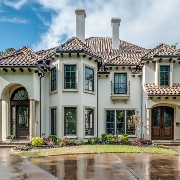 SPACIOUS MOVE-IN-READY CONDO