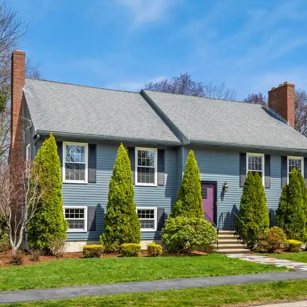 CUSTOM CONTEMPORARY ON A SOUGHT-AFTER STREET