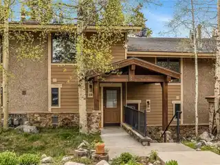 Multi-Level Condo with Peaceful Wooded Views