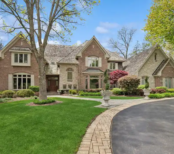 SPECTACULAR LAKE FOREST ESTATE WITH ENTERTAINER’S DREAM