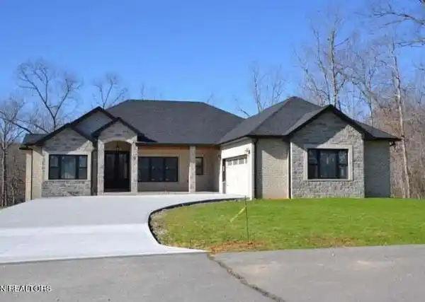 CUSTOM ESTATE WITH PRIVATE POND