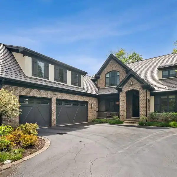 IMMACULATE CUSTOM HOME IN THE HEART OF WOODLAND PARK
