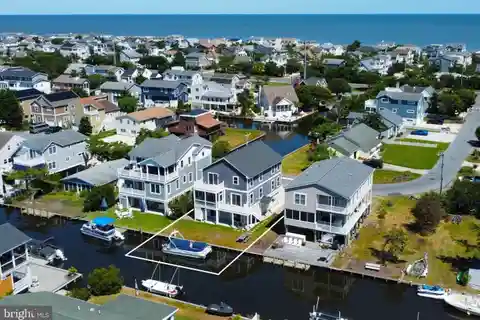 Bright and Inviting Coastal Retreat