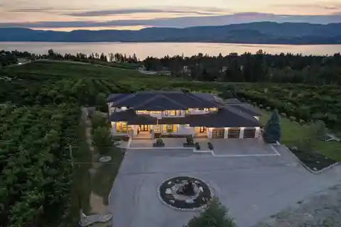 Picturesque Orchard Retreat