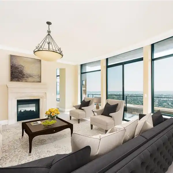 EXCEPTIONAL RESIDENCE IN PENTERRA PLAZA