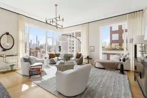 Luxury Residence with Panoramic Open Views