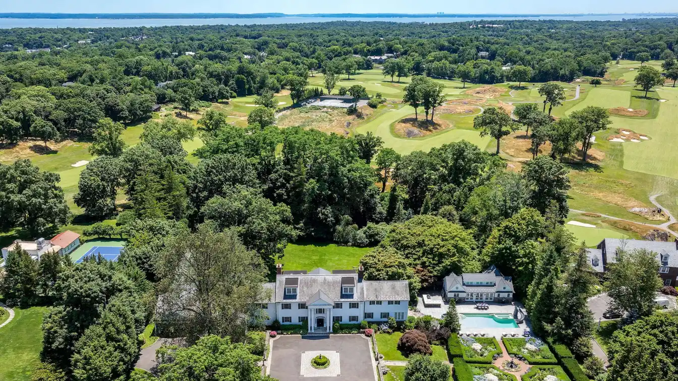 Magnificent Property in Serene Hilltop Place