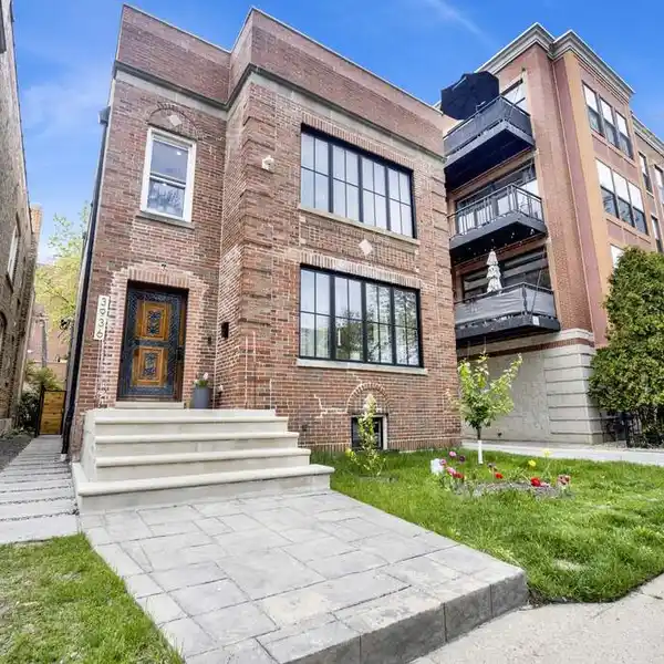 INCREDIBLE OPPORTUNITY IN NORTH CENTER