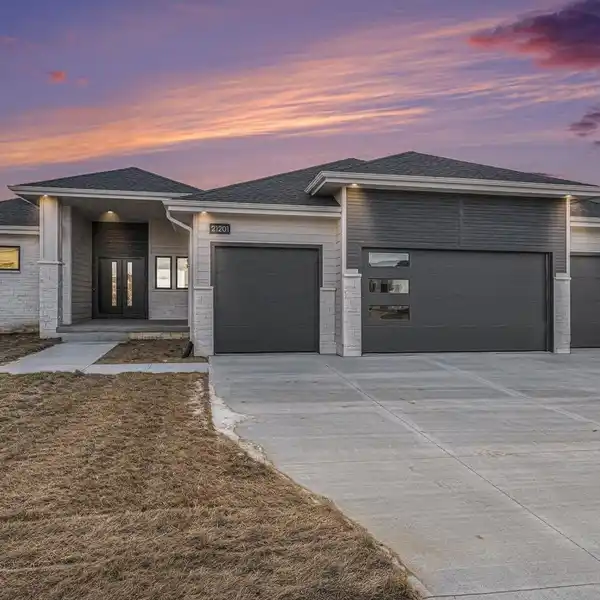 GORGEOUS RANCH IN ELKHORN'S PRIVADA
